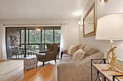 Stylish Villa, Kiawah Island, Central LOCATION! Close to Resort Center & Pet Friendly!