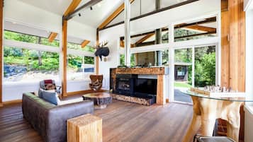 Smart-TV, Kamin, DVD-Player