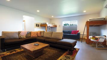 Smart TV, chimenea y reproductor de DVD