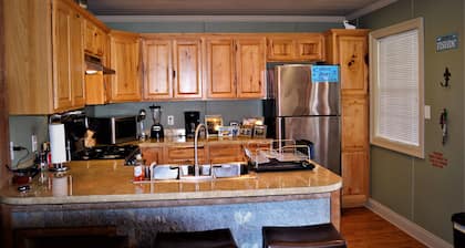 Houseboat ( 2br, 1ba) • Venice Marina