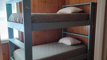 2 bedrooms, WiFi, bed sheets