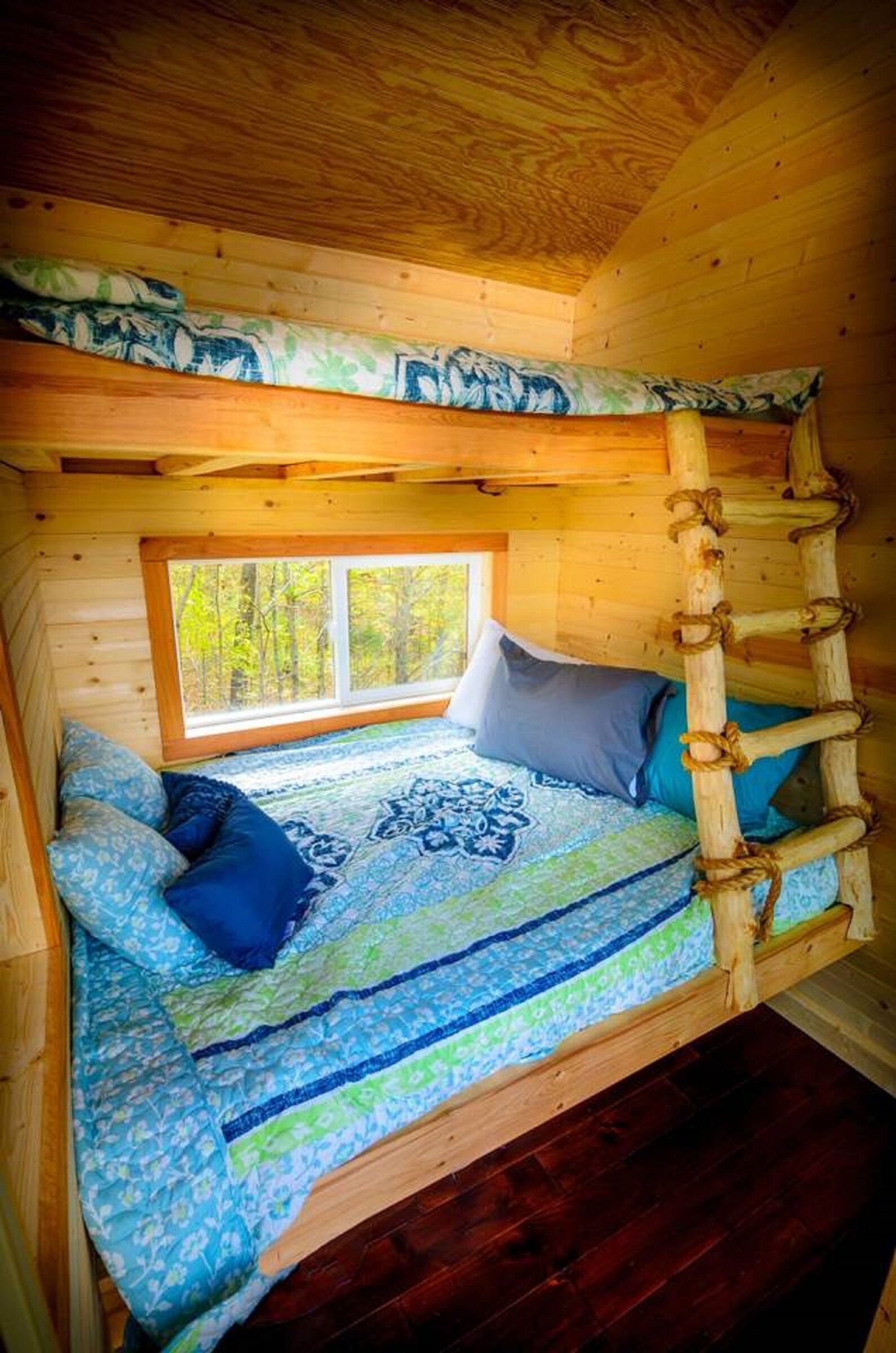 Desk, bed sheets