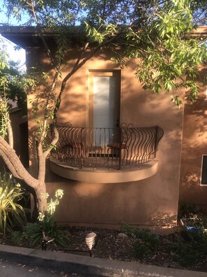 Exterior detail - Lake front getaway! Casita d’Amore (Granite Bay)