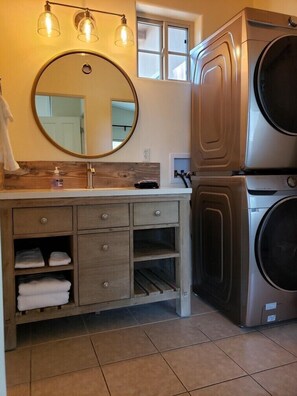 Interior - Lake front getaway! Casita d’Amore (Granite Bay)