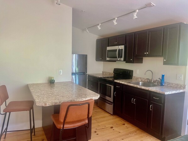 Fridge, microwave, oven, stovetop - Studio Apartment with views of Boothbay Harbor (Boothbay Harbor)