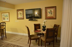 Dining - Beach Front 11th Floor, Ocean View, Perfect Location (Panama City Beach)