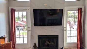 Smart TV, fireplace, books, offices