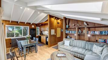 TV, fireplace, DVD player, books