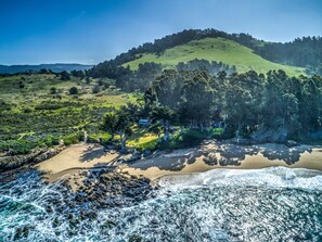 On the beach -  Charming Beach Front Cottage  (Carmel)