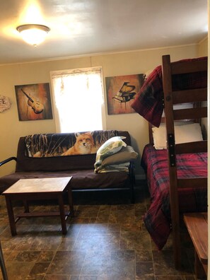 2 bedrooms, desk, free WiFi, bed sheets