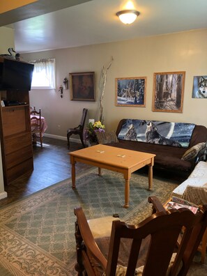 Smart TV, DVD player, livros