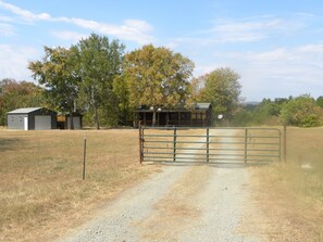 Property grounds - Cute Cabin in the Mountains and on River property.  2 ACs / High Speed Internet (Tuskahoma)