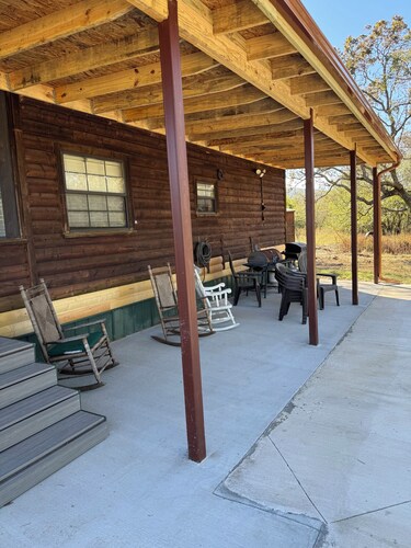 Cute Cabin in the Mountains and on River property.  2 ACs / High Speed Internet
