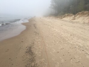 Beach nearby, sun loungers, beach towels