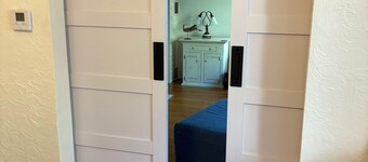 Beautiful Private Harbert Beach cottage well appointed on a quiet private lane