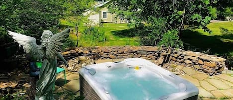Bain à remous extérieur