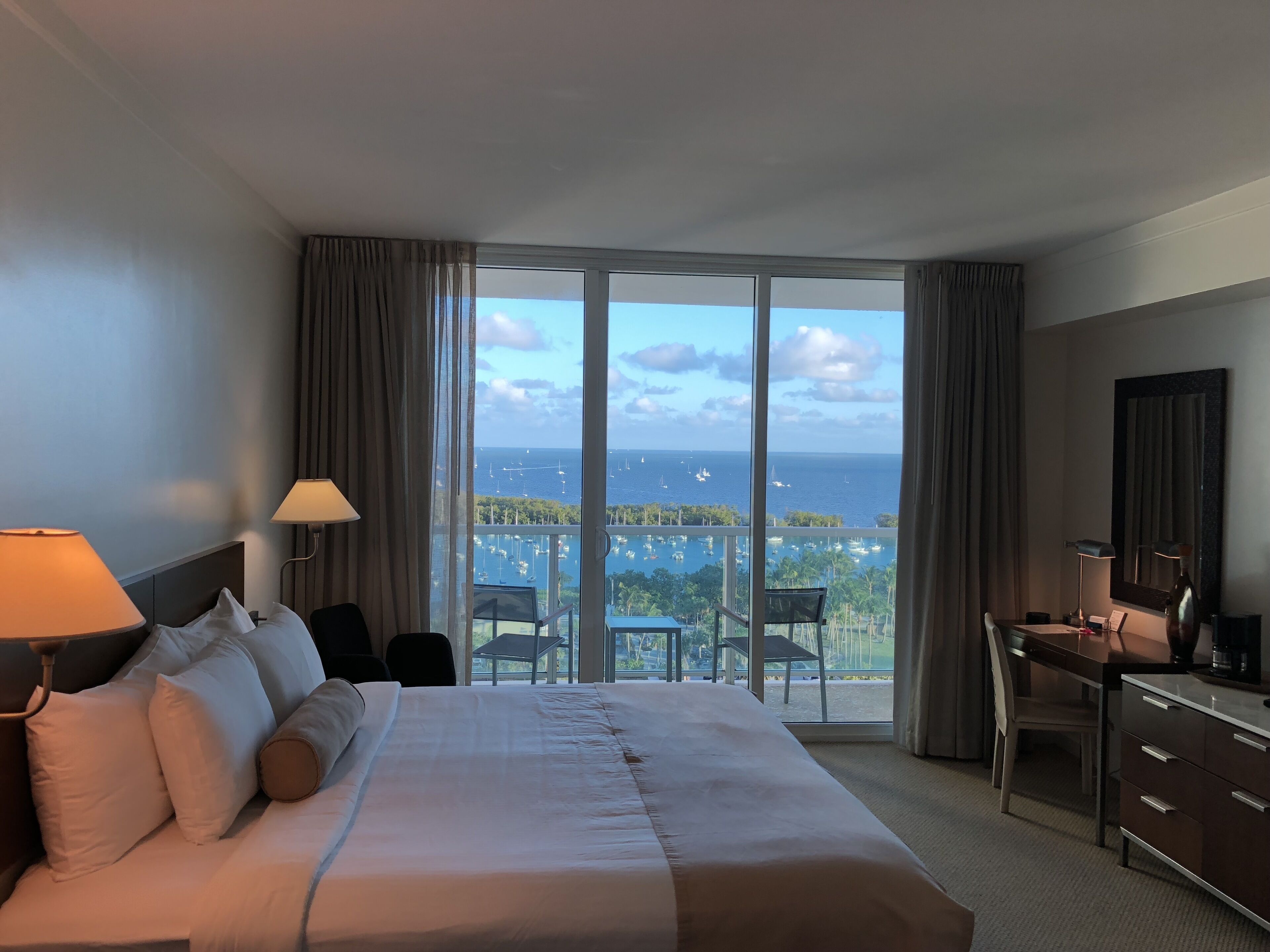 1 soverom, safe på rommet, skrivebord og strykejern/-brett