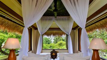 4 bedrooms, in-room safe, WiFi, bed sheets