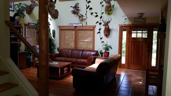 Interior - Beautiful Home In Great Location (Southampton)