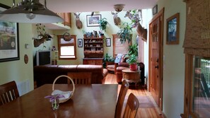 Interior - Beautiful Home In Great Location (Southampton)