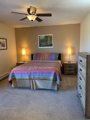 2 bedrooms, desk, iron/ironing board, free WiFi