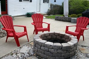 Terrace/patio - PRIVATE HOME NEAR BEACH LOCATED IN NARRAGANSETT, RI (Narragansett)