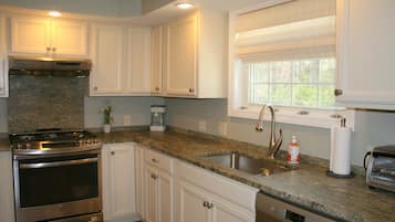 冰箱、微波炉、烤箱、炉灶