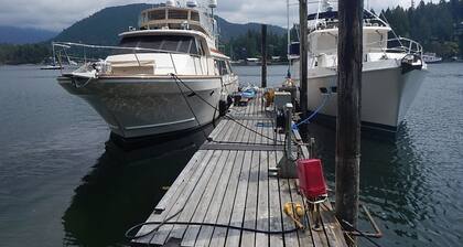 It is a short distance to paradise, enjoy this waterfront with a dock