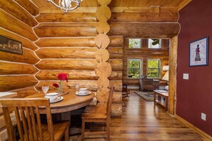 Interior - Steps to the River! River Edge Cabin (Columbia Falls)