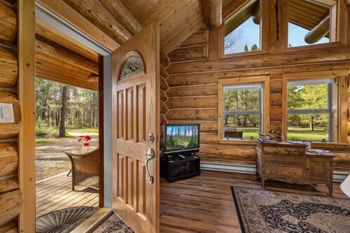 Steps to the River! River Edge Cabin