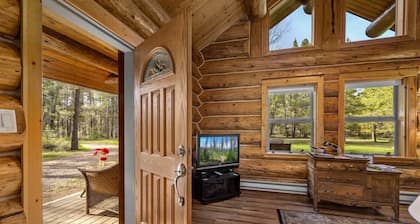 Steps to the River! River Edge Cabin