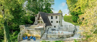 4 Bedrooms, Heated Private pool, hot tub, Game room, and Water Front View!