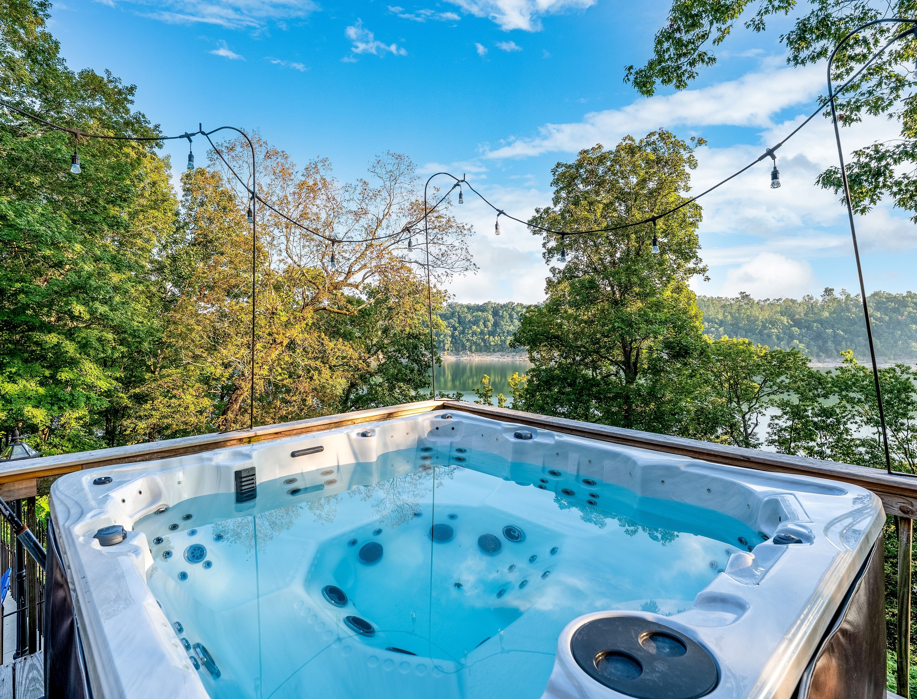 Bañera de hidromasaje al aire libre