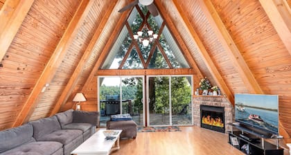 4 Bedrooms, Heated Private pool, hot tub, Game room, and Water Front View!