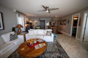 Smart TV, DVD player, books, music library - Incred Panoramic Gulf View - Sunsets, Water, Private Beach,E Pass Area, Boatslip (Destin)