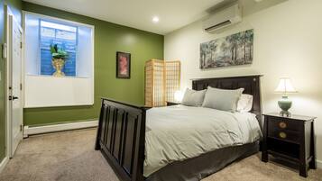 4 camere, biancheria da letto ipoallergenica, una scrivania