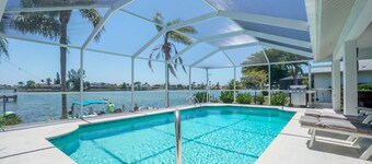 Lake Home With Heated Pool In Perfect Location