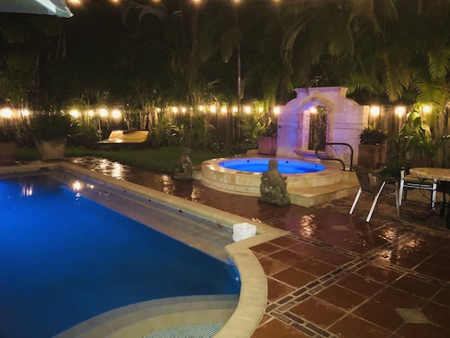 Downtown,Italian Villa For Two,Resort Style.5 minutes to Siesta-Lido.