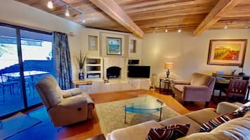 Smart TV y chimenea