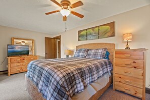 2 bedrooms, iron/ironing board, free WiFi, bed sheets - Relaxing Cozy Cabin in the Heart of the Blue Ridge Mountains. Pet friendly (Foscoe)
