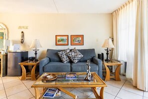 Smart TV, books, stereo, printers - 1 BR / Sleeps 4 Condo in Kihei Across fm Kamaole II Beach - KKN125 - HOTEL Zone (Kihei)