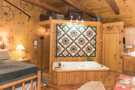 Bügeleisen/Bügelbrett, kostenloses WLAN, Bettwäsche. Deerfield Honeymoon Cottage am Autumn Ridge