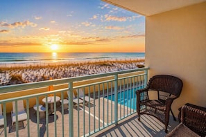 Property grounds - Pelican Isle – Gulf Front Gem, Granite, Free Beach Service, New Sofa Sleeper (Fort Walton Beach)