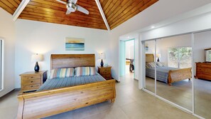 3 chambres, bureau, fer et planche à repasser, lit parapluie