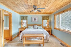 5 bedrooms, desk, iron/ironing board, free WiFi