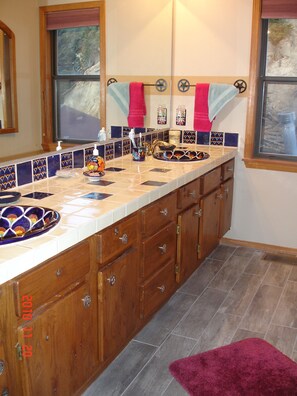 Fridge, microwave, oven, stovetop - Mountain side home overlooking village and ski area (Red River)