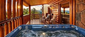 A+ Views & Location! Minutes 2 Dollywood. Hot Tub Games Pet Friendly Resort Pool