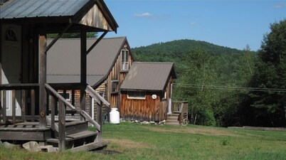 Secluded Cabin on 400 Acres: Swim, Hike, Fish, Relax, PLAY!