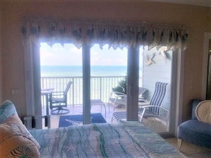 2 bedrooms, WiFi, bed sheets - OCEAN MEMORIES CONDO- 2 Bedroom, 2 Bath Oceanfront w/ Pool & Hot Tub (Key West)