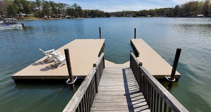 Lake Front Getaway, Family Friendly.